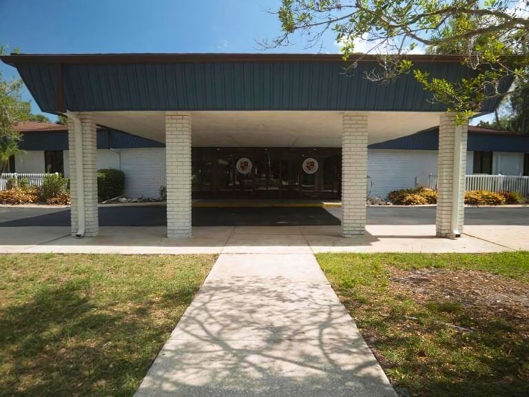 Edison Private School campus entrance